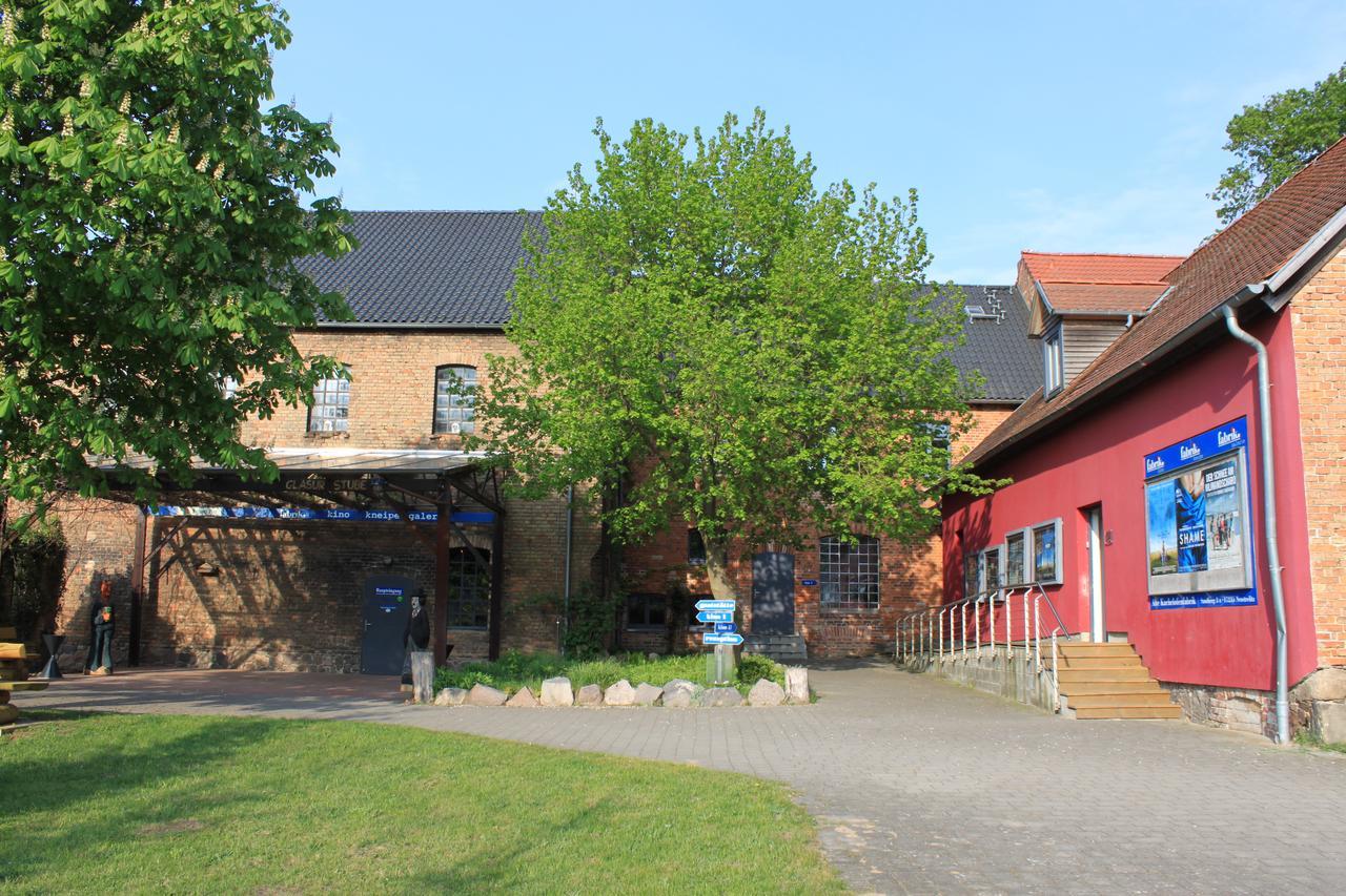 Basiskulturfabrik Oeko-Hotel Neustrelitz Zewnętrze zdjęcie